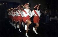 Jugendgarde in roter Uniform