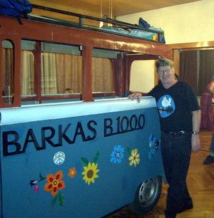 Barkas B100 aus Pappe und Sperrholz in Originalgröße